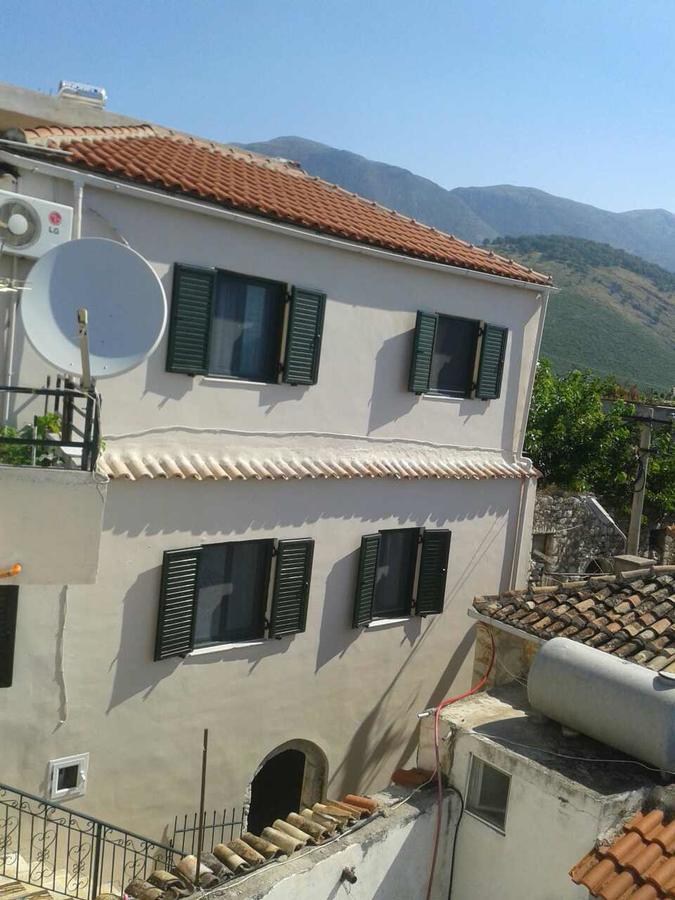 Janis Castle Apartment Himare Exterior photo